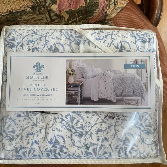 New in package Simply shabby Chic by Rachel Ashwell 2 piece duvet set Twin size
